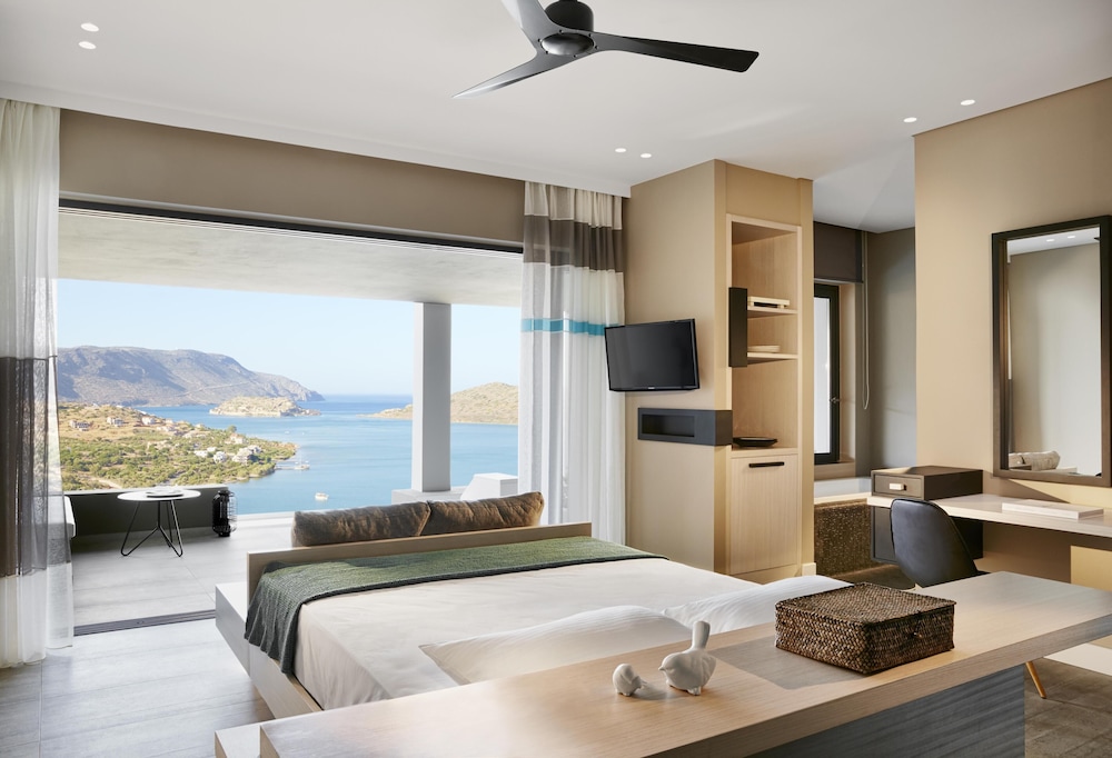 Domes Aulus Elounda Resort, Curio Collection by Hilton - All inclusive — Hotel rooms in Elounda