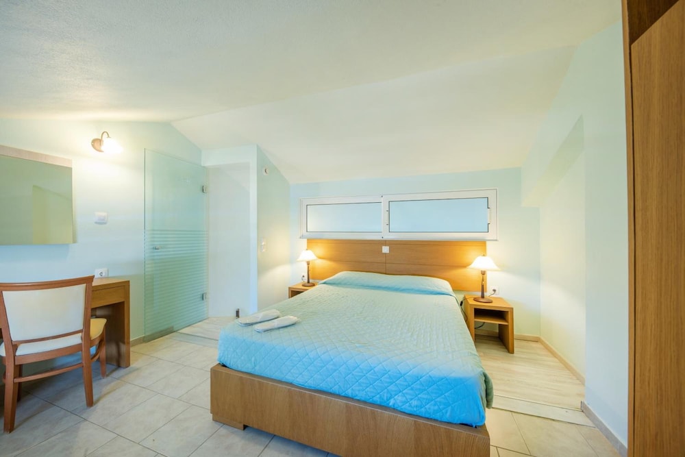 Aqualand Resort — Hotel rooms in Agios Ioannis Parelia, Ionian Islands