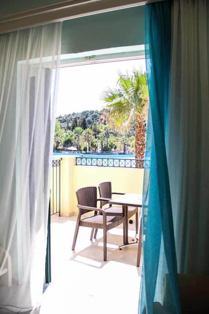 Aqualand Resort — Hotel rooms in Agios Ioannis Parelia, Ionian Islands