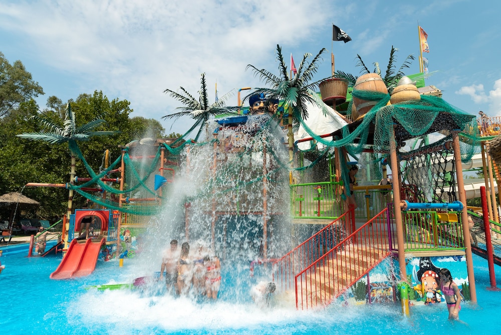 Aqualand Resort — Swimming pool in Agios Ioannis Parelia, Ionian Islands