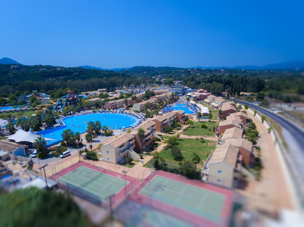 Aqualand Resort — Hotel building in Agios Ioannis Parelia, Ionian Islands