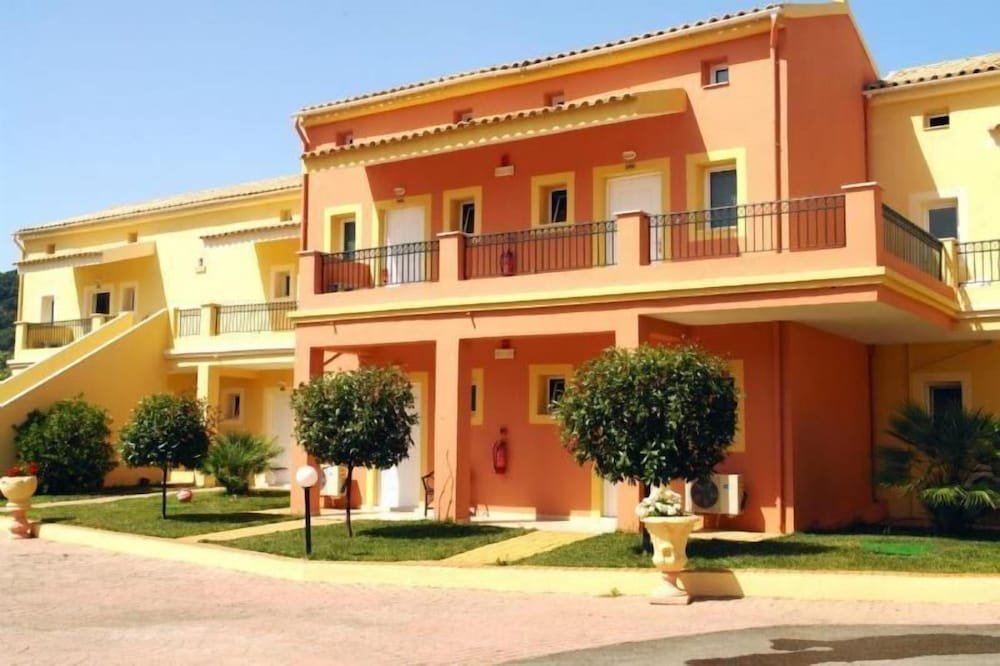 Aqualand Resort — Hotel building in Agios Ioannis Parelia, Ionian Islands
