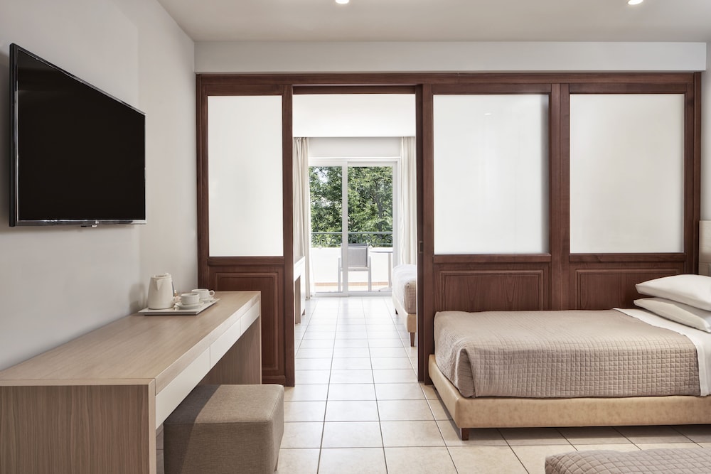Porto Bello Royal - All inclusive — Hotel rooms in Kardamena, South Aegean