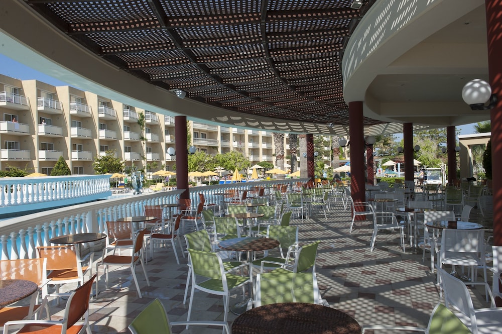 Sunshine Rhodes - All Inclusive — Shared spaces in Ialyssos, South Aegean