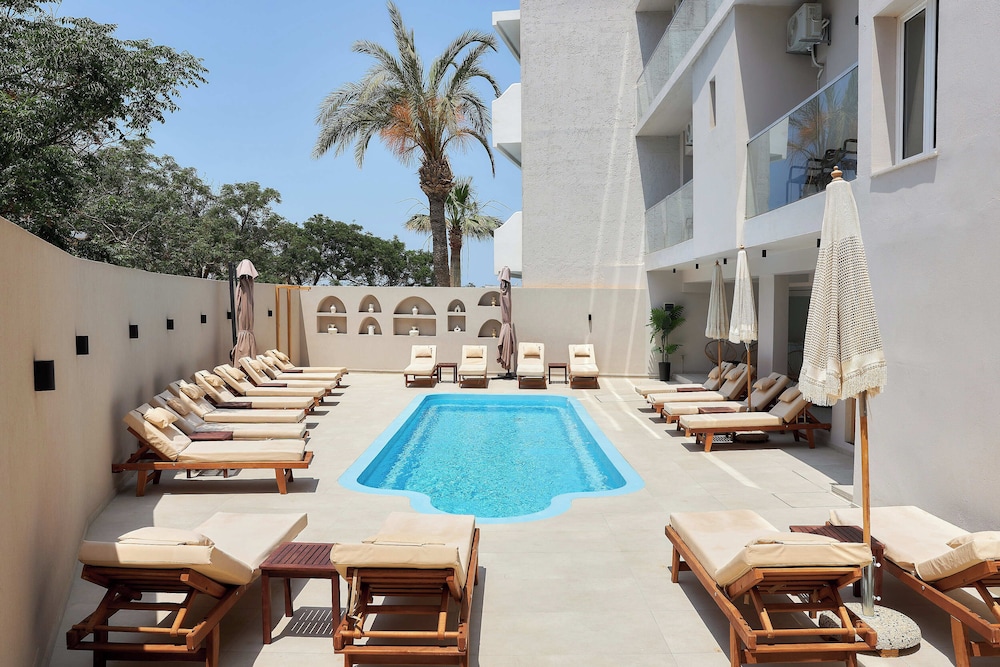 Lotus Rise Hotel — Swimming pool in Hersonissos