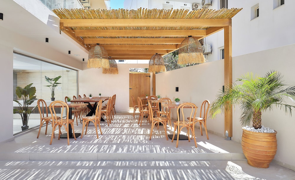 Lotus Rise Hotel — Restaurant & bars in Hersonissos