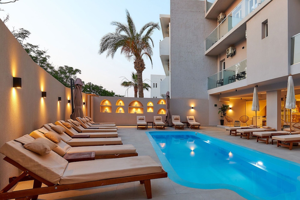 Lotus Rise Hotel — Swimming pool in Hersonissos
