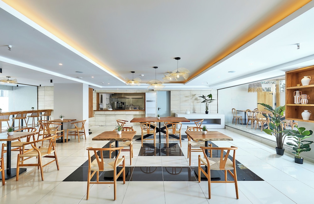 Lotus Rise Hotel — Restaurant & bars in Hersonissos