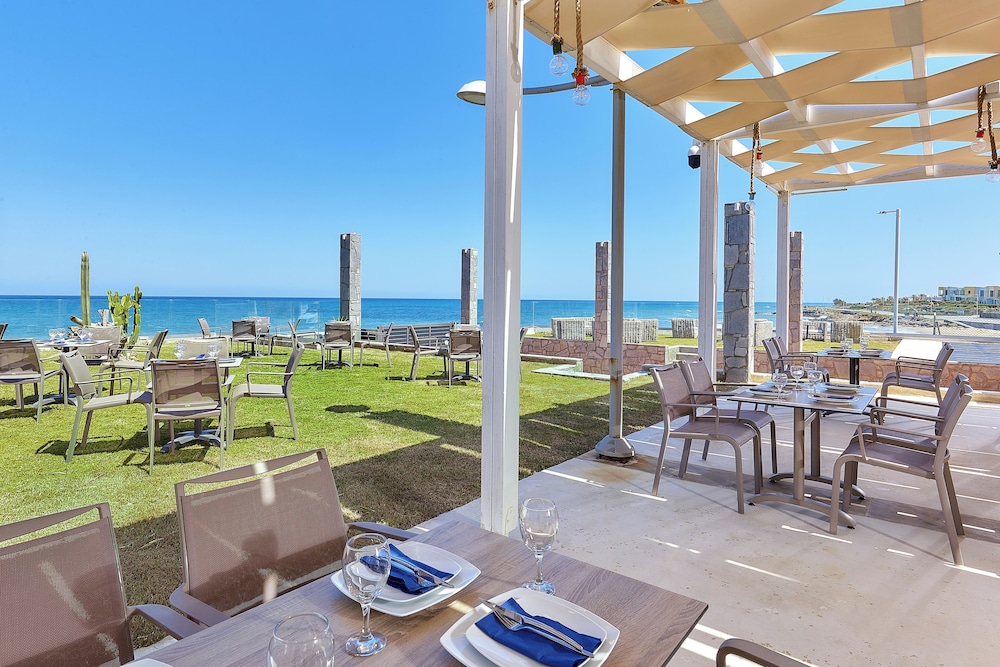 St. Constantin Beach Hotel and Spa — Restaurant & bars in Gouves
