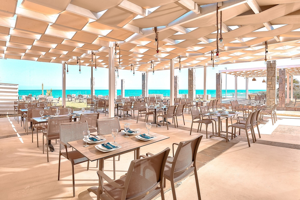 St. Constantin Beach Hotel and Spa — Restaurant & bars in Gouves