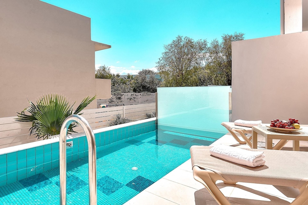 St. Constantin Beach Hotel and Spa — Swimming pool in Gouves