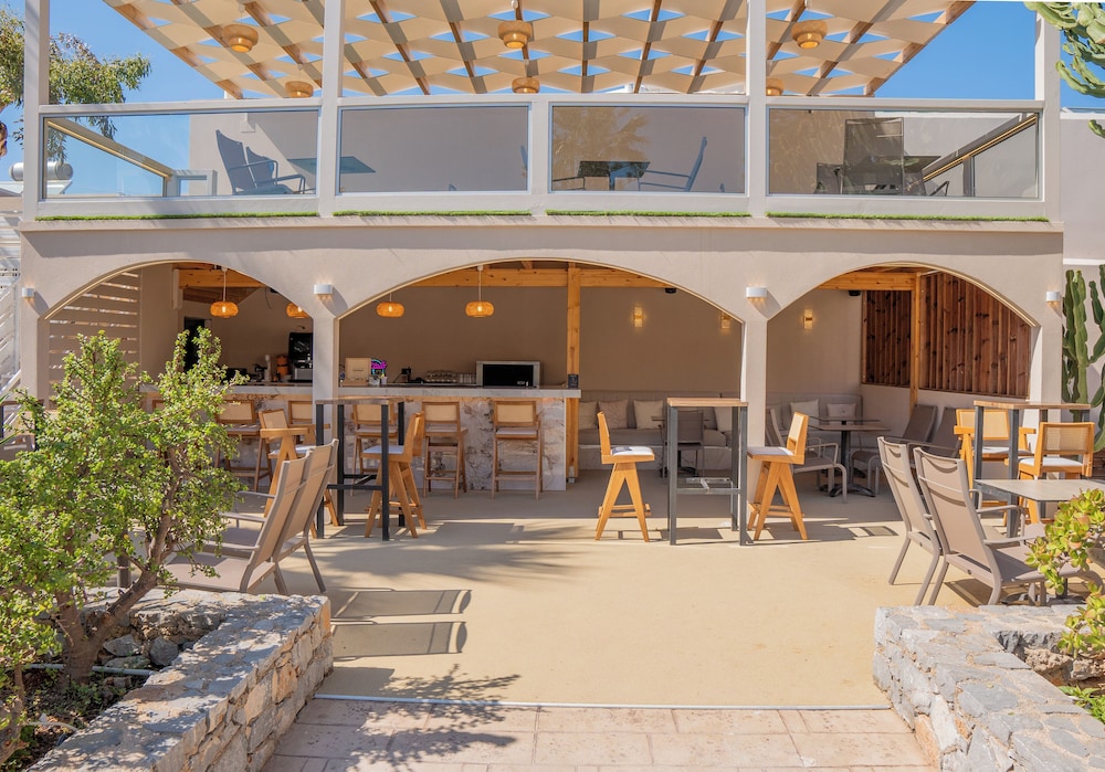 St. Constantin Beach Hotel and Spa — Restaurant & bars in Gouves