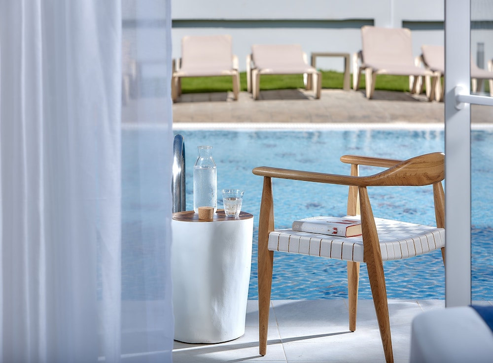 St. Constantin Beach Hotel and Spa — Swimming pool in Gouves