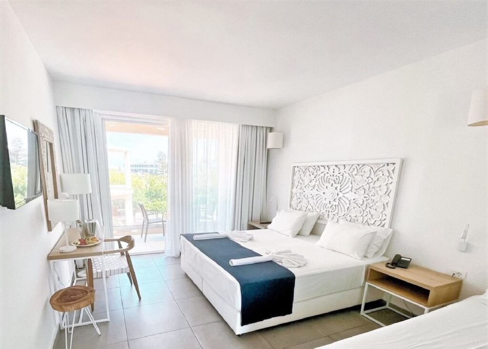 St. Constantin Beach Hotel and Spa — Hotel rooms in Gouves