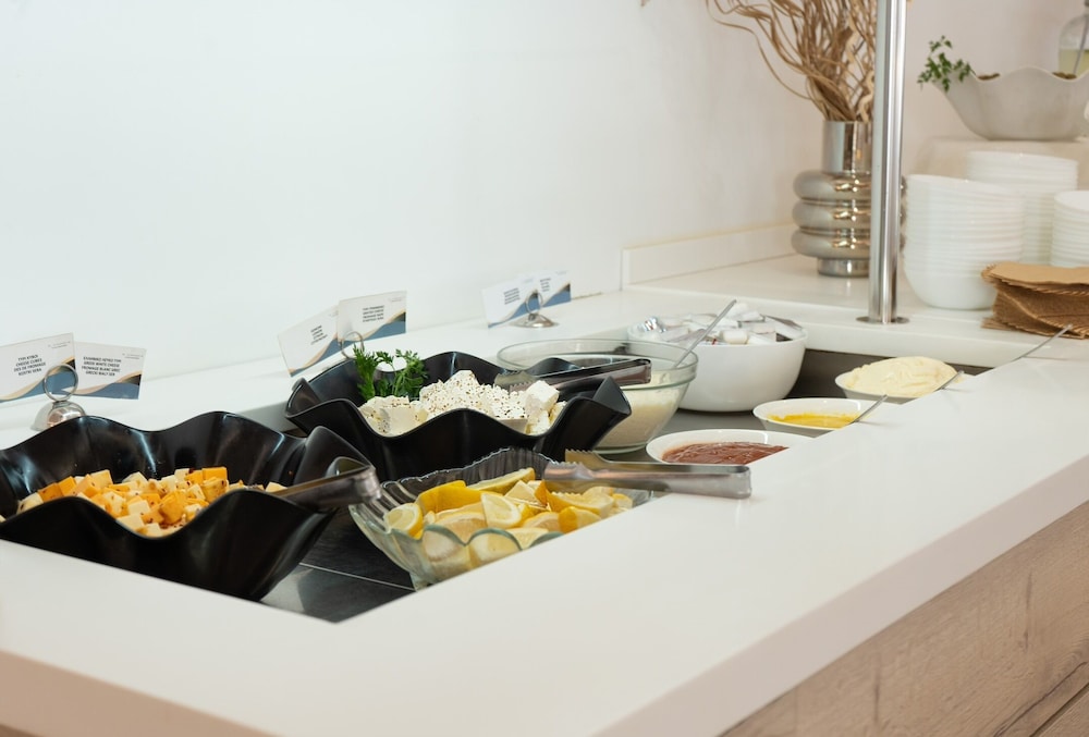 St. Constantin Beach Hotel and Spa — Restaurant & bars in Gouves