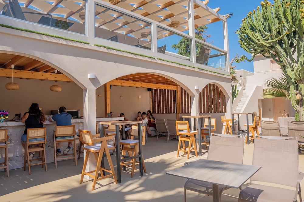 St. Constantin Beach Hotel and Spa — Restaurant & bars in Gouves