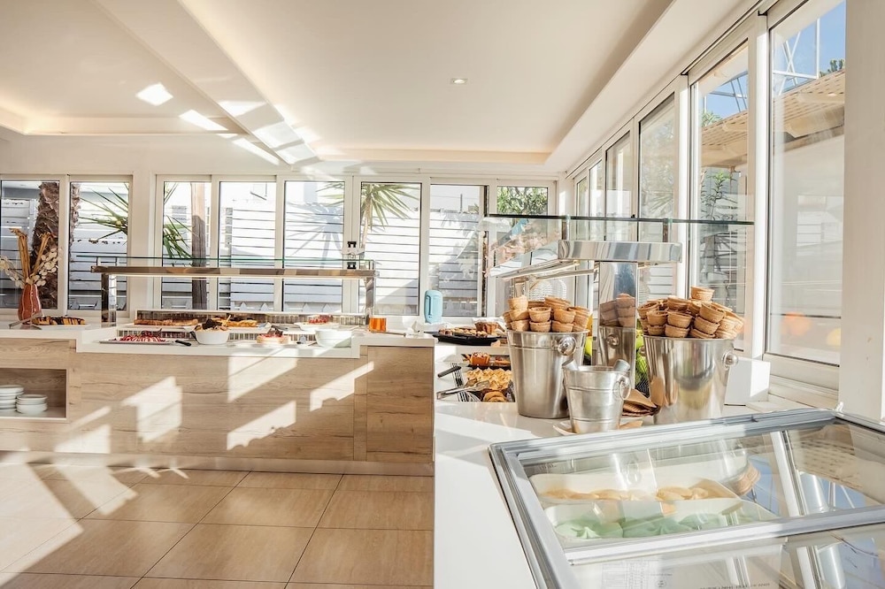 St. Constantin Beach Hotel and Spa — Restaurant & bars in Gouves