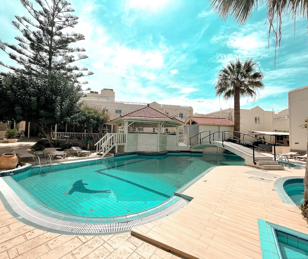 St. Constantin Beach Hotel and Spa — Swimming pool in Gouves