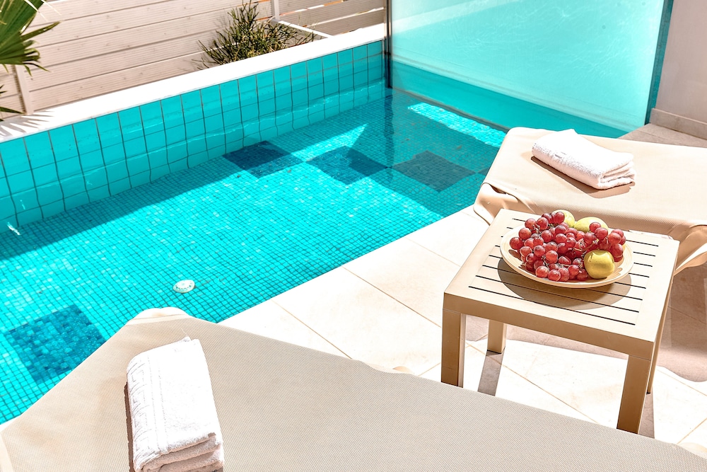 St. Constantin Beach Hotel and Spa — Swimming pool in Gouves