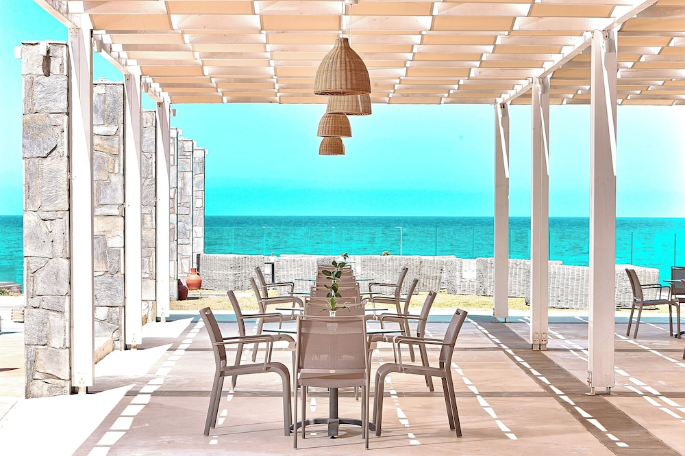 St. Constantin Beach Hotel and Spa — Restaurant & bars in Gouves