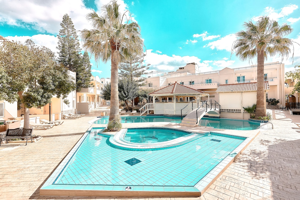 St. Constantin Beach Hotel and Spa — Swimming pool in Gouves