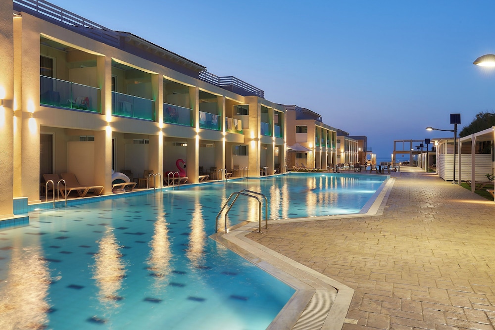 St. Constantin Beach Hotel and Spa — Swimming pool in Gouves