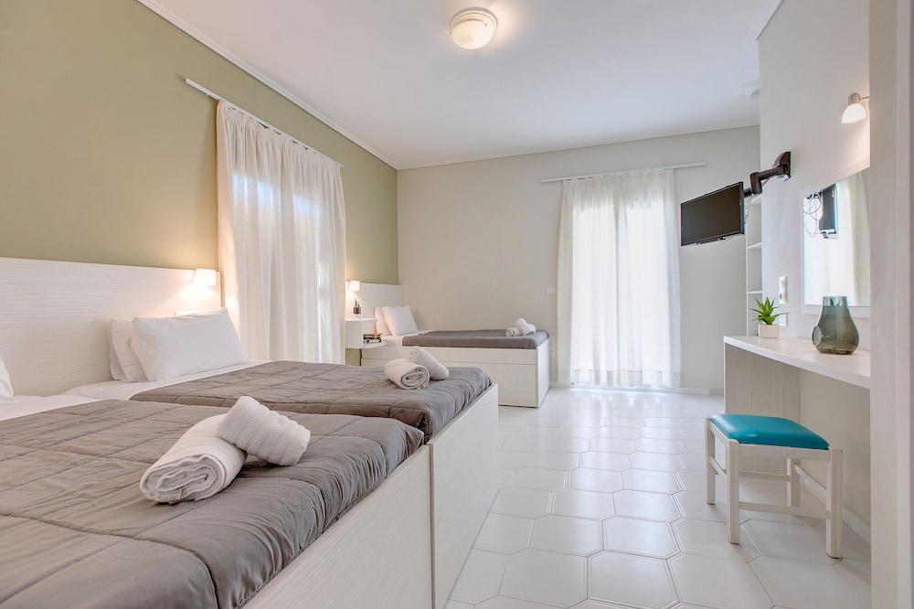 Club Zante Plaza — Hotel rooms in Laganas, Ionian Islands