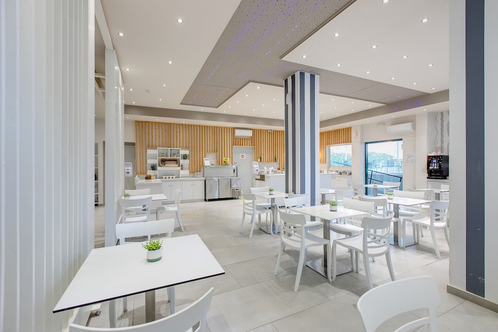 Club Zante Plaza — Restaurant & bars in Laganas, Ionian Islands