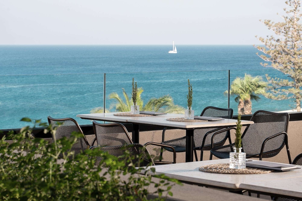 Ella Helea — Restaurant & bars in Kallithea (Rhodes), South Aegean