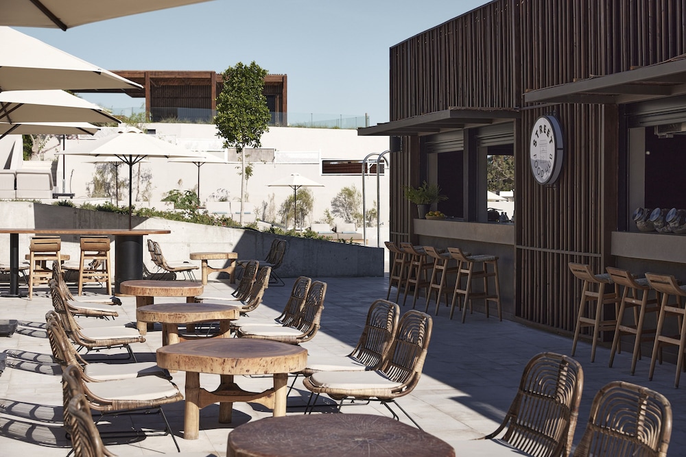 Ella Helea — Restaurant & bars in Kallithea (Rhodes), South Aegean