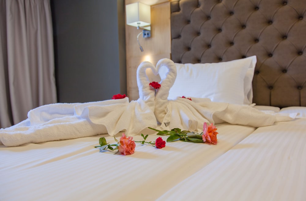 Elmi Suites Beach Hotel - All Inclusive — Hotel rooms in Hersonissos