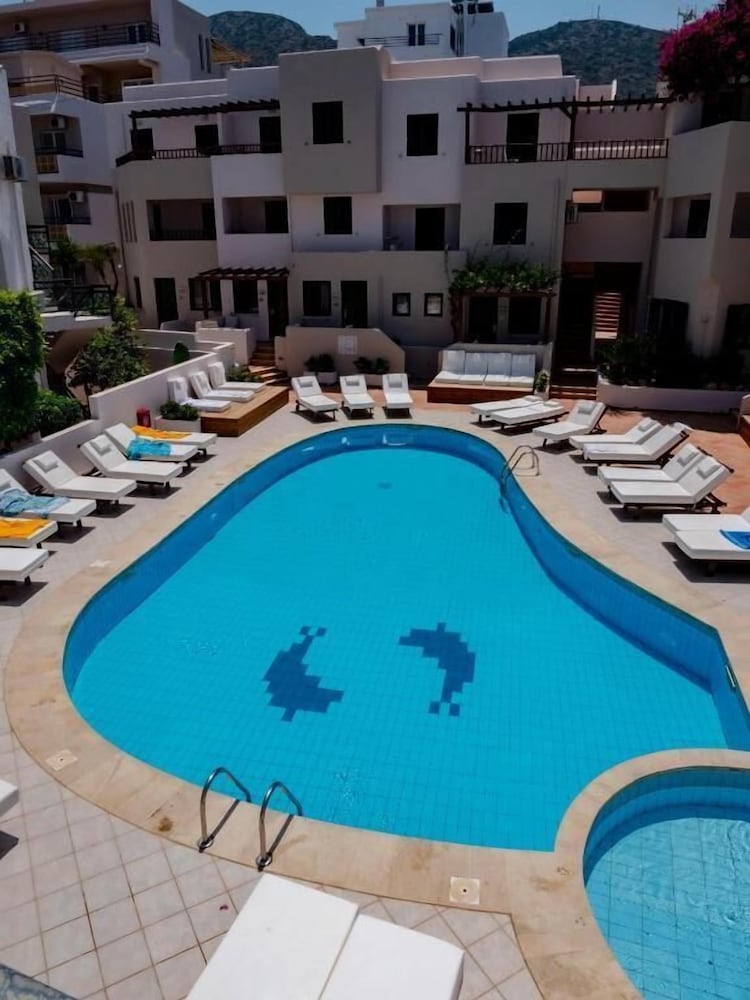 Elmi Suites Beach Hotel - All Inclusive — Swimming pool in Hersonissos