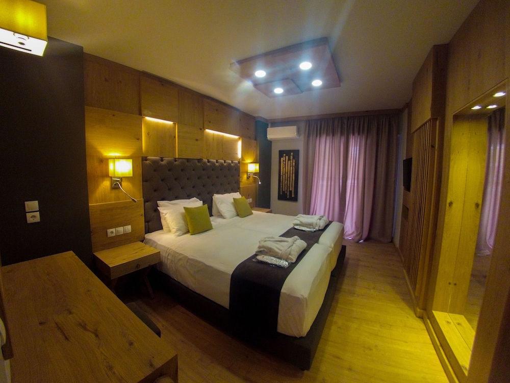 Elmi Suites Beach Hotel - All Inclusive — Hotel rooms in Hersonissos