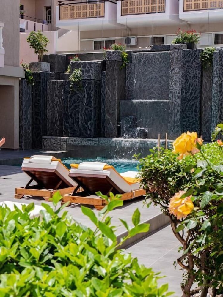 Elmi Suites Beach Hotel - All Inclusive — Swimming pool in Hersonissos