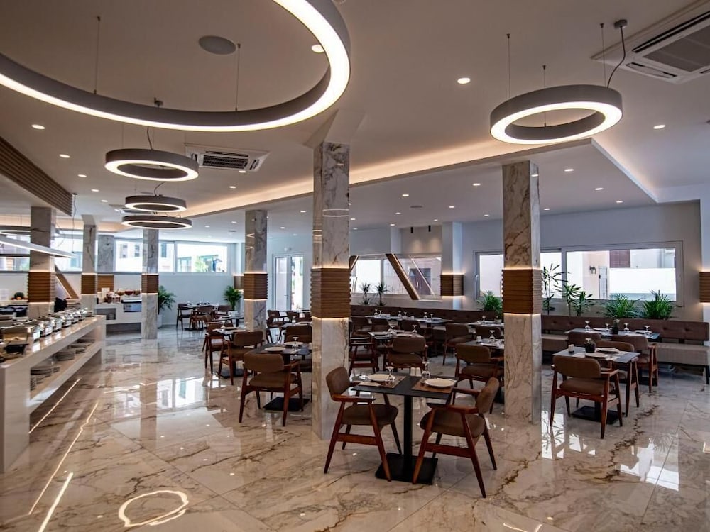 Elmi Suites Beach Hotel - All Inclusive — Restaurant & bars in Hersonissos