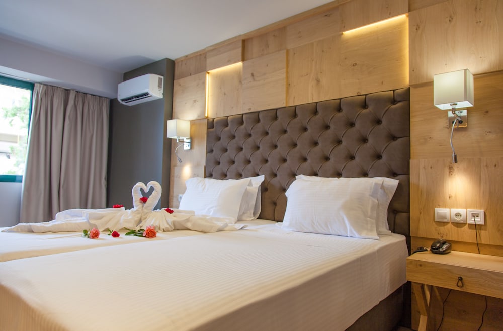 Elmi Suites Beach Hotel - All Inclusive — Hotel rooms in Hersonissos