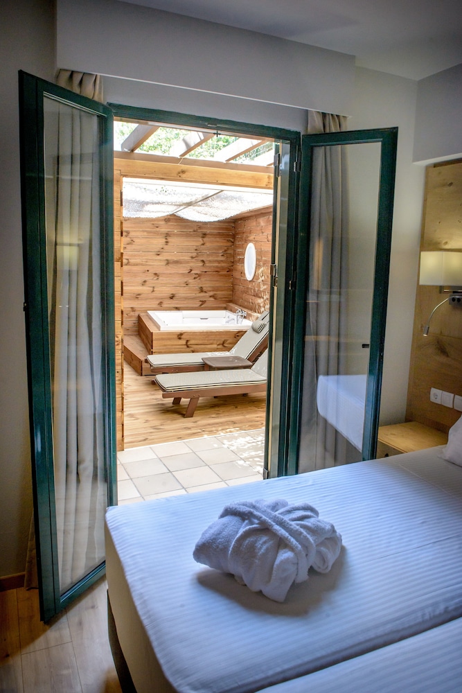 Elmi Suites Beach Hotel - All Inclusive — Hotel rooms in Hersonissos