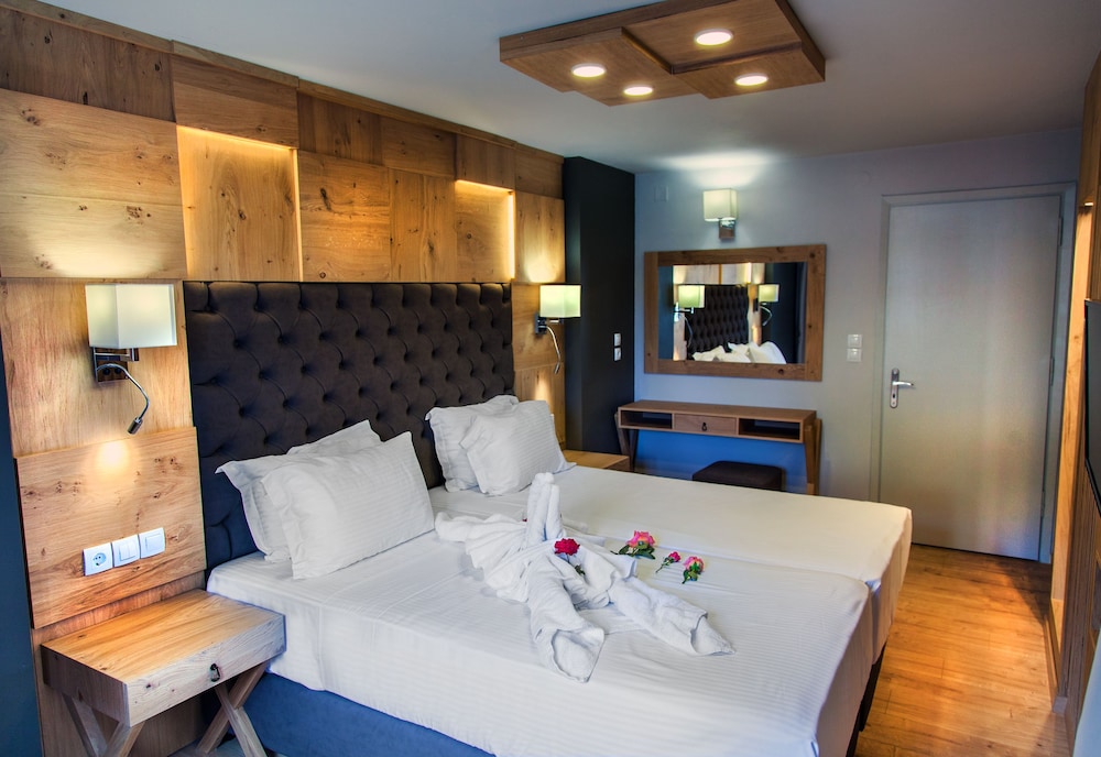 Elmi Suites Beach Hotel - All Inclusive — Hotel rooms in Hersonissos
