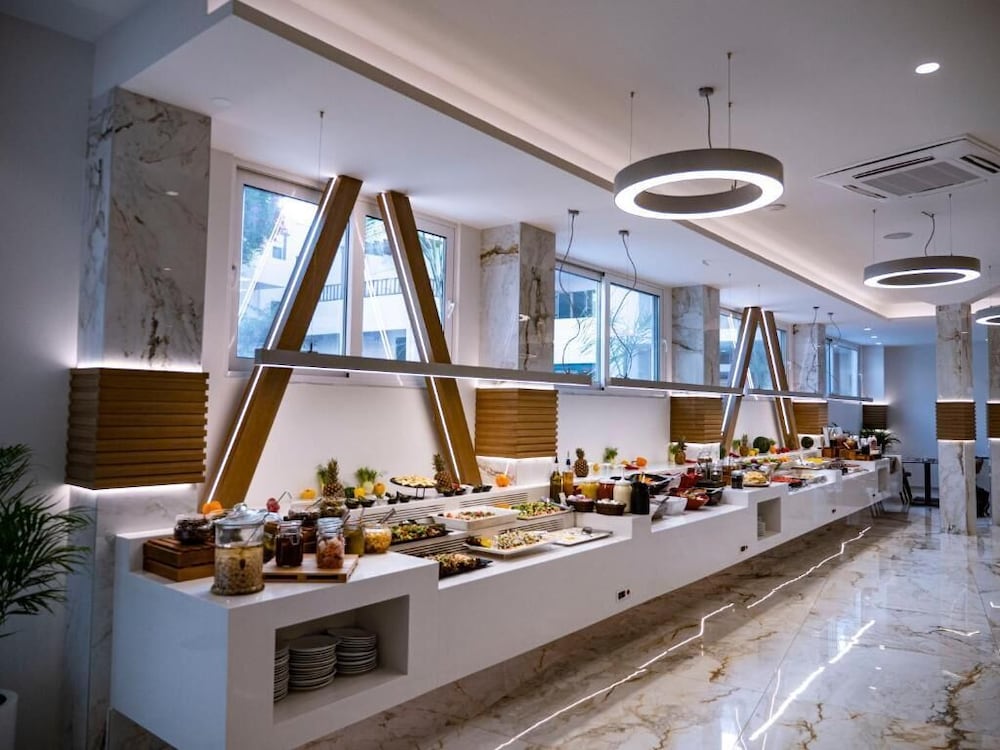 Elmi Suites Beach Hotel - All Inclusive — Restaurant & bars in Hersonissos