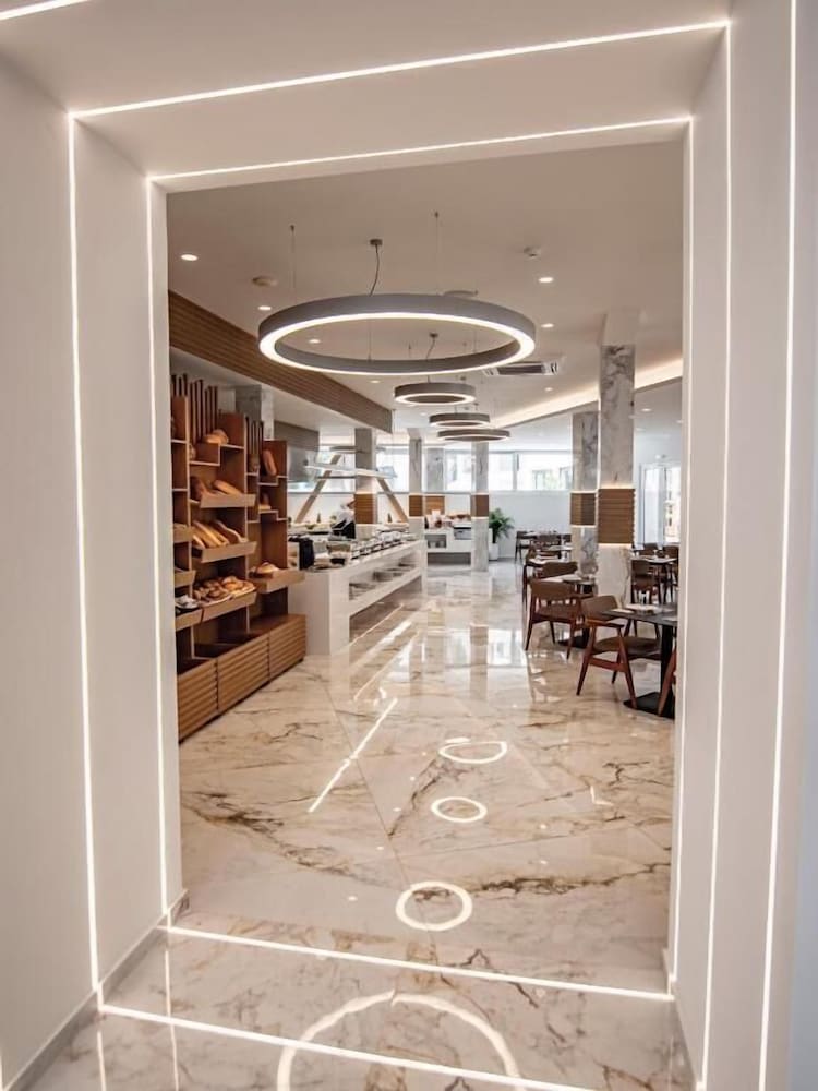 Elmi Suites Beach Hotel - All Inclusive — Restaurant & bars in Hersonissos
