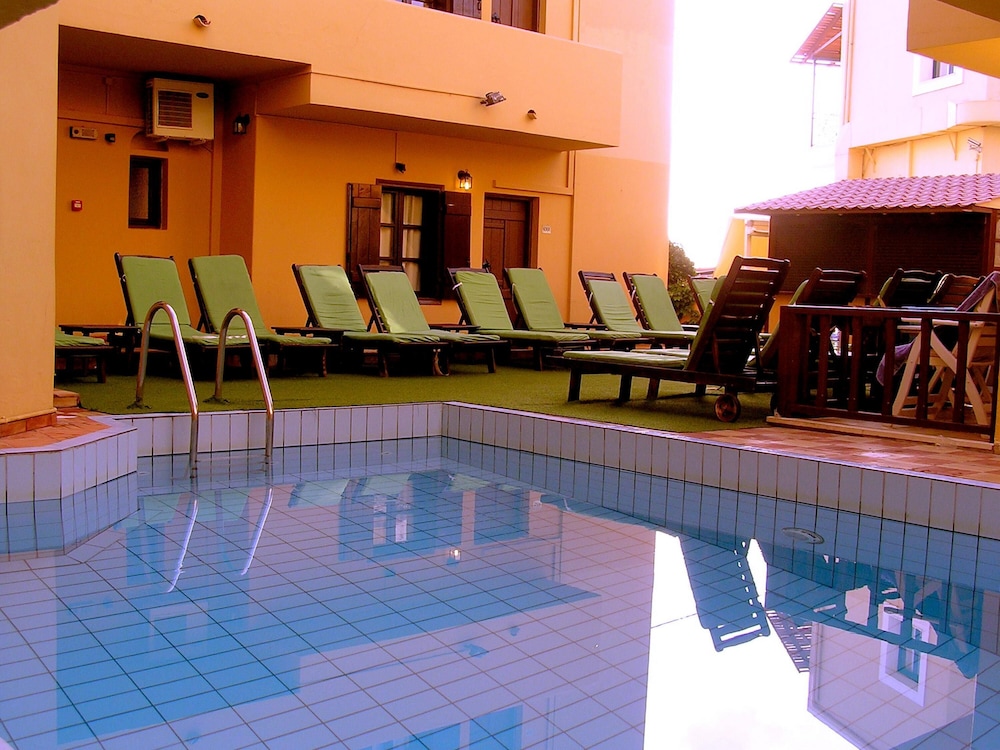 Elmi Suites Beach Hotel - All Inclusive — Swimming pool in Hersonissos
