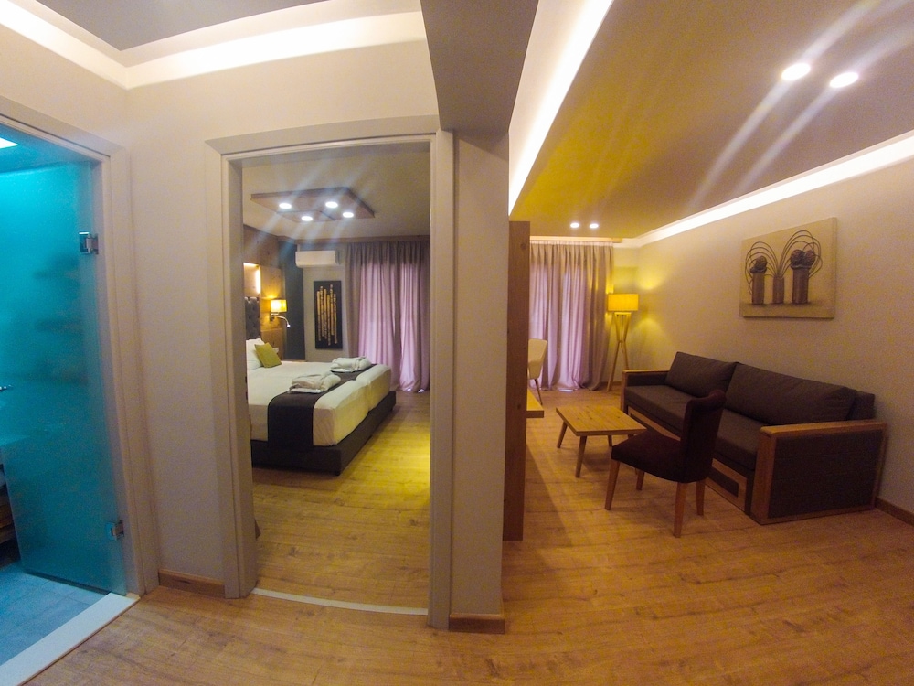 Elmi Suites Beach Hotel - All Inclusive — Hotel rooms in Hersonissos