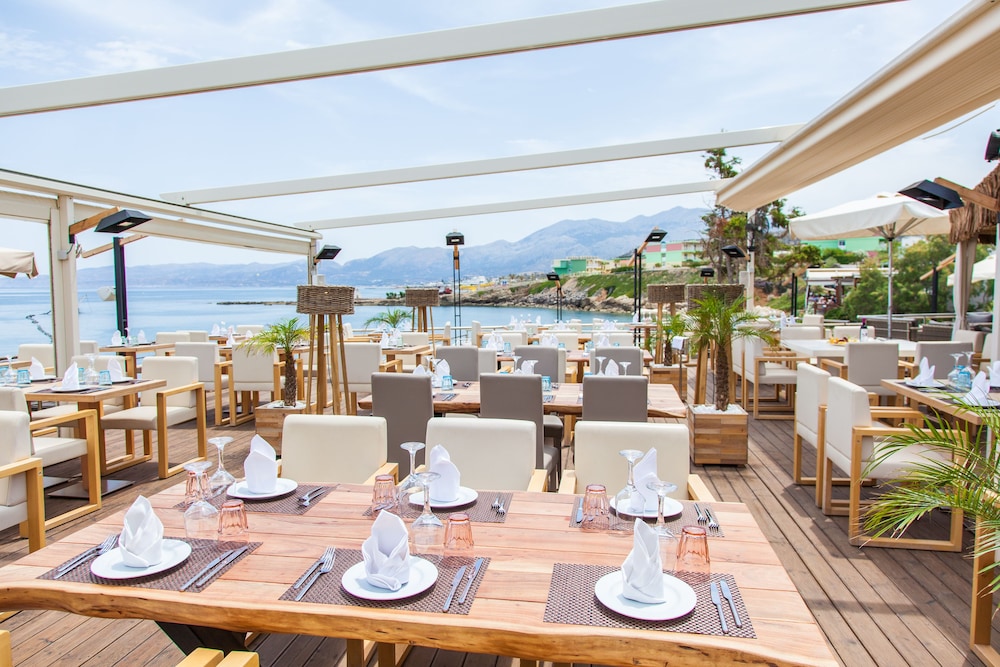 Elmi Suites Beach Hotel - All Inclusive — Restaurant & bars in Hersonissos