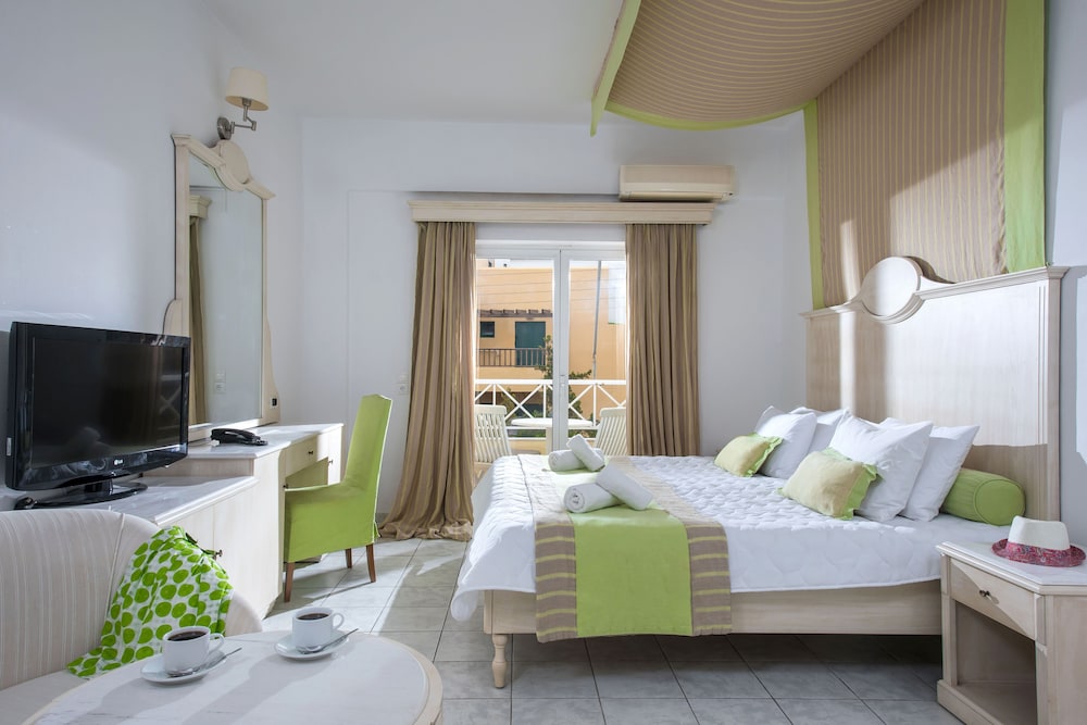 Elmi Suites Beach Hotel - All Inclusive — Hotel rooms in Hersonissos