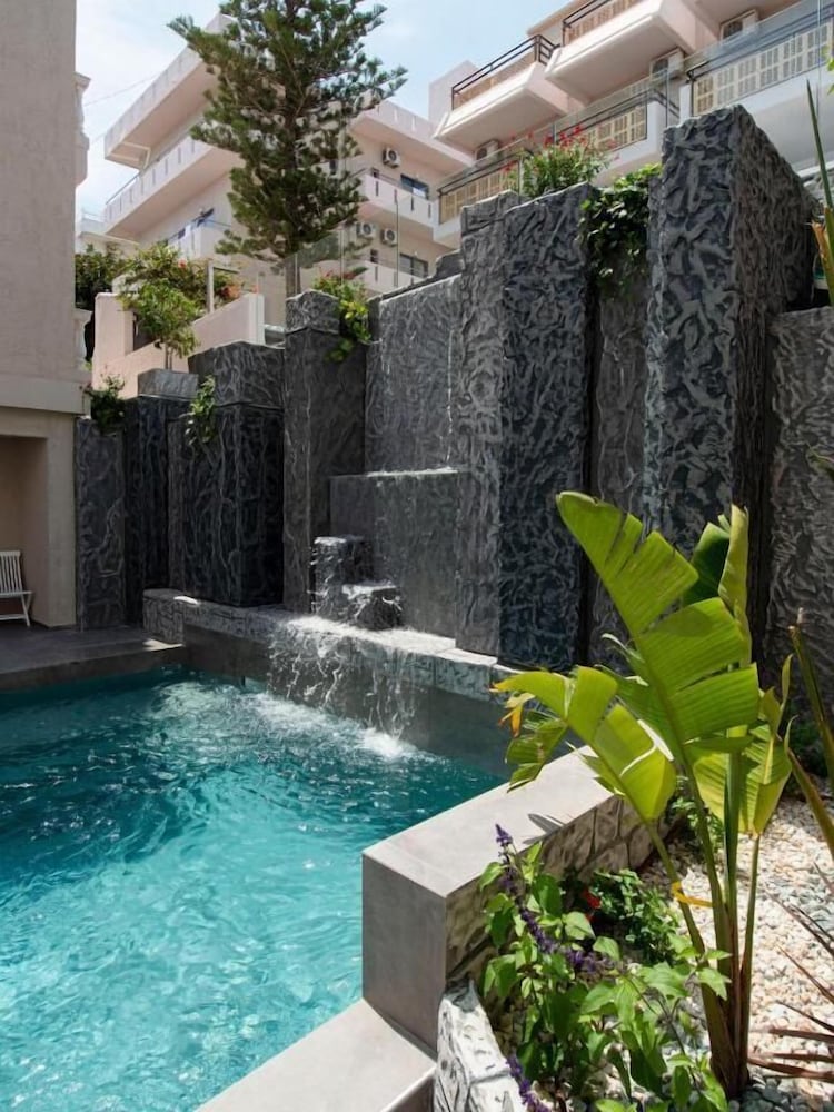 Elmi Suites Beach Hotel - All Inclusive — Swimming pool in Hersonissos