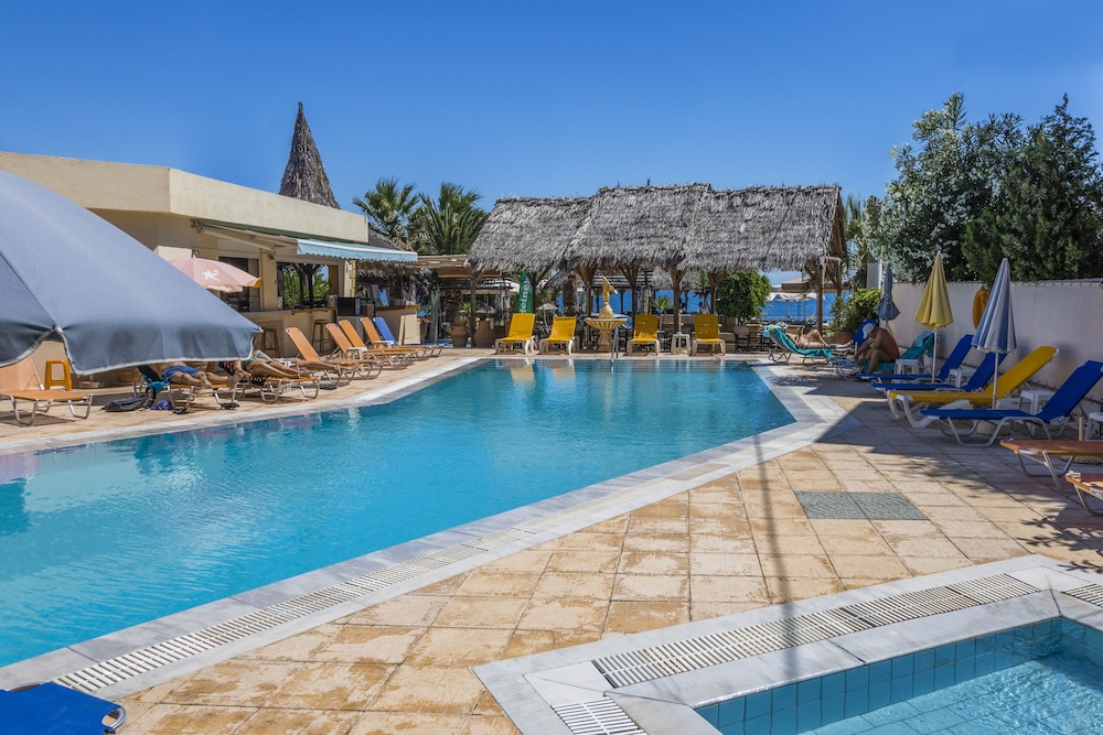 Elmi Suites Beach Hotel - All Inclusive — Swimming pool in Hersonissos