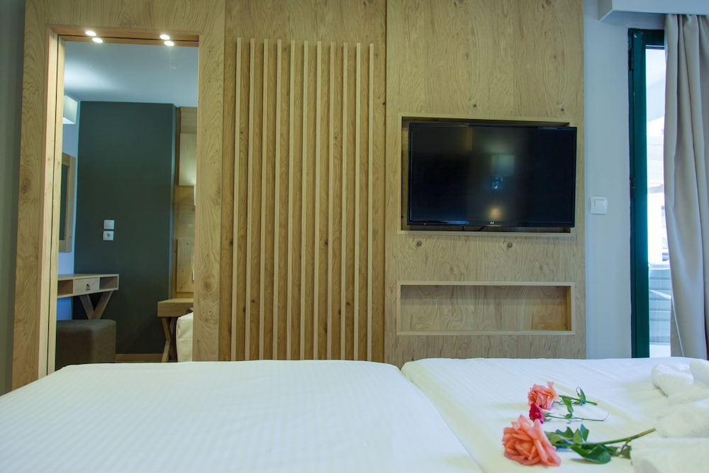 Elmi Suites Beach Hotel - All Inclusive — Hotel rooms in Hersonissos
