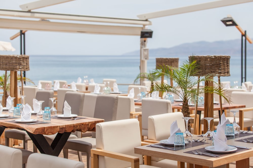 Elmi Suites Beach Hotel - All Inclusive — Restaurant & bars in Hersonissos