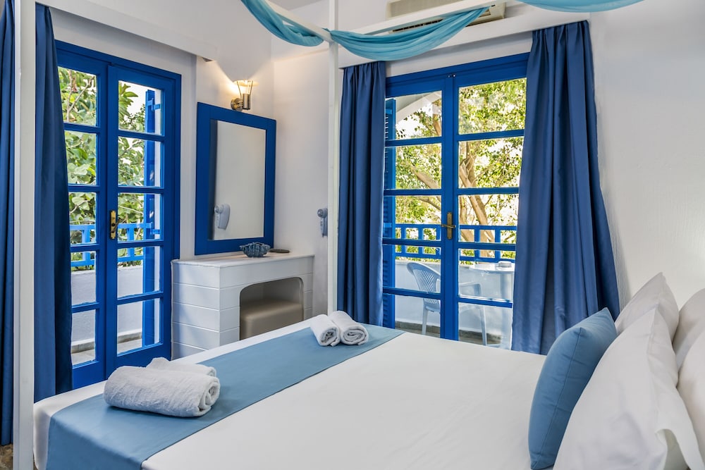 Elmi Suites Beach Hotel - All Inclusive — Hotel rooms in Hersonissos
