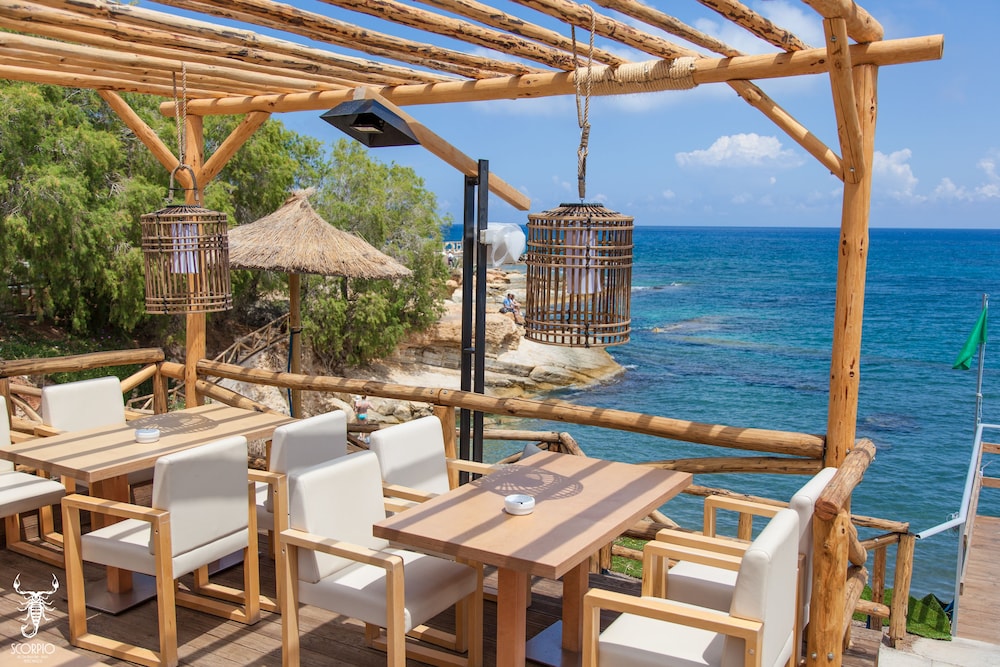 Elmi Suites Beach Hotel - All Inclusive — Restaurant & bars in Hersonissos